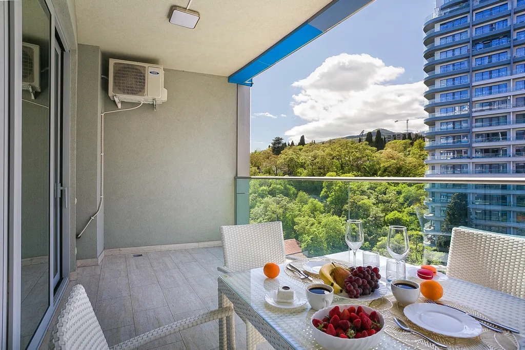 Апартамент с отдельной спальней и террасой с видом на парк