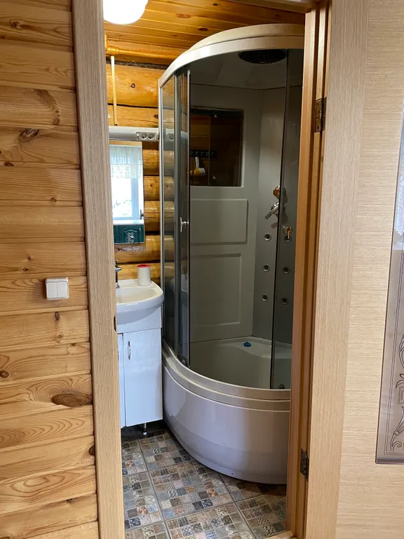 Теремок в горах бревенчатый дом и баня