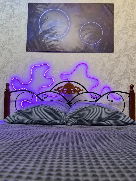 Квартира расположена у РЖД вокзала, до дома -10 -15 минут идти