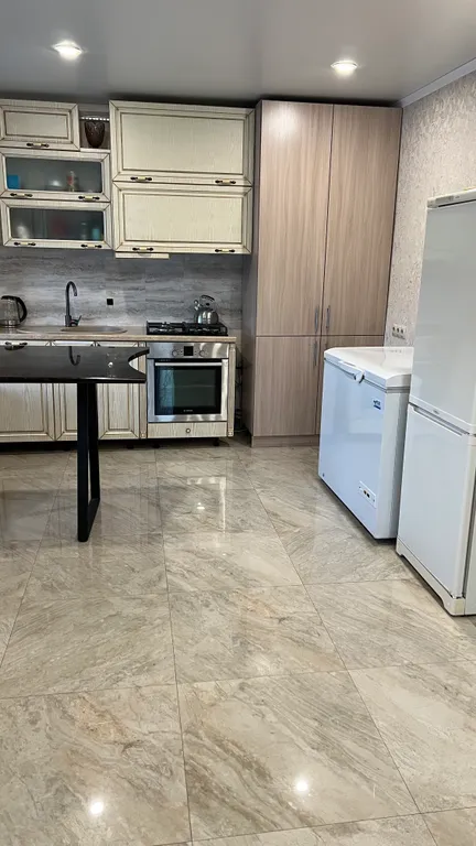 Частный дом за городом с видом на трассу и гору