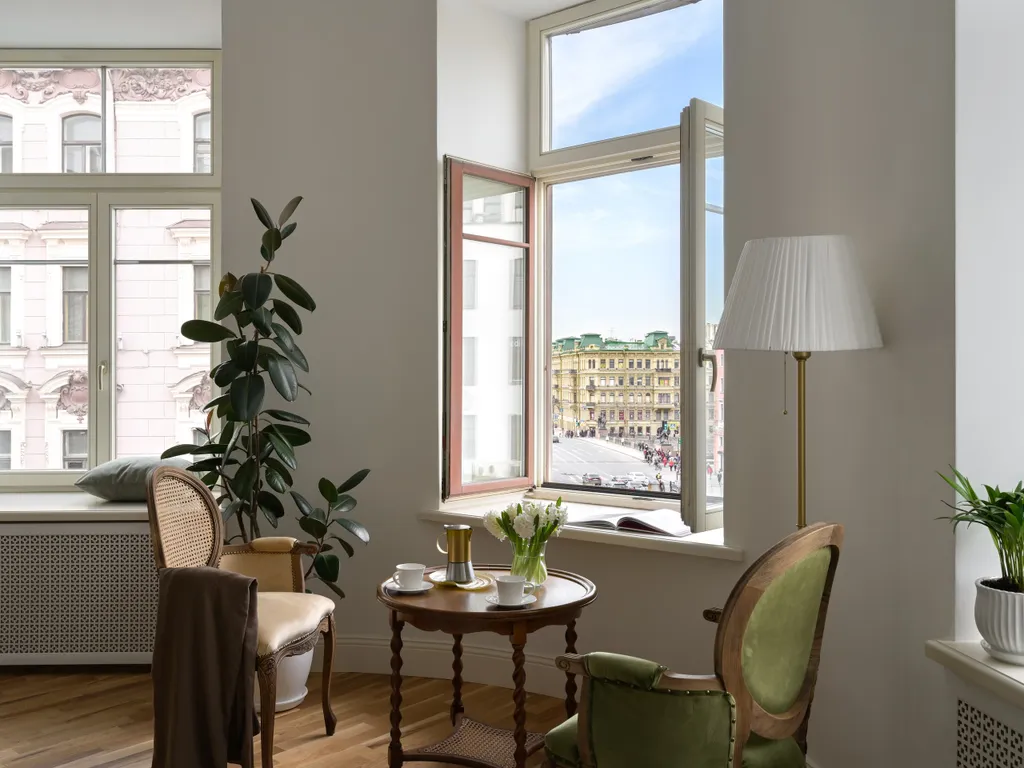 Апартаменты с видом на Невский