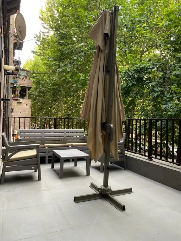 Квартира с прекрасной террасой видом на парк