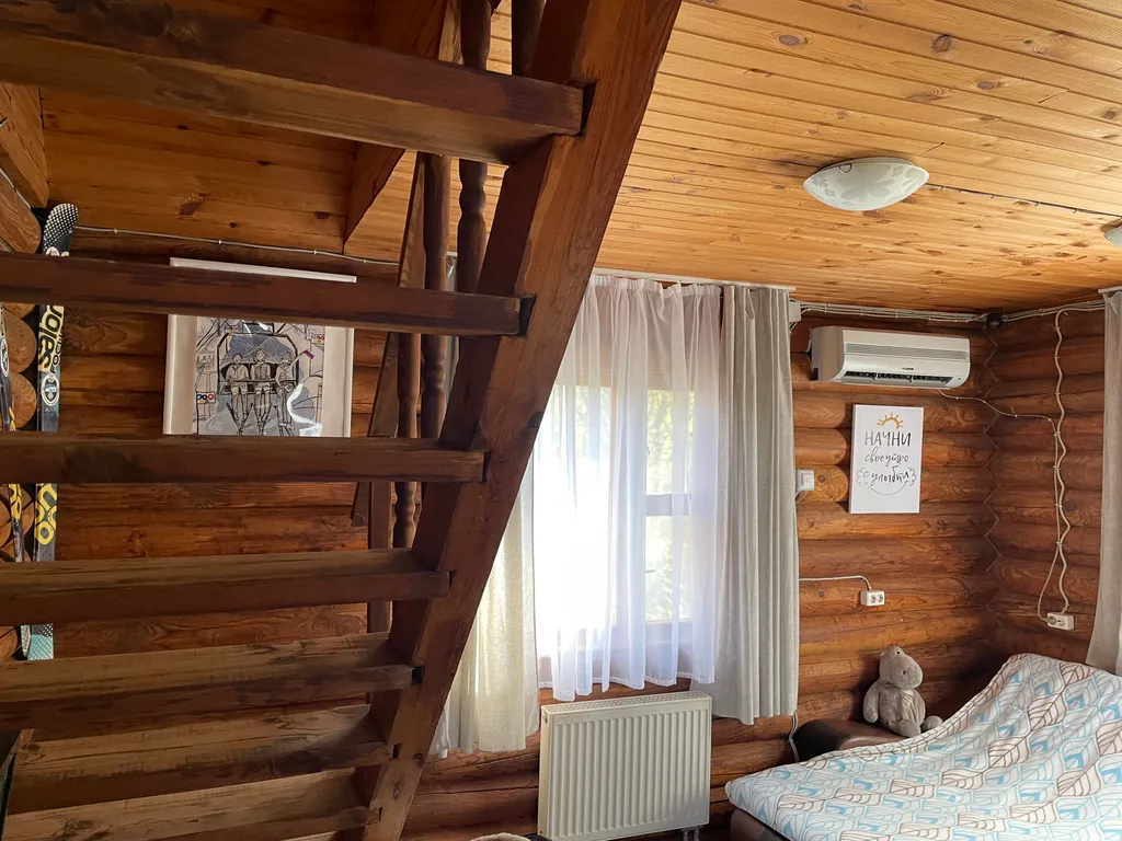 Коттедж Коттедж Уютный 2х этажный классический сруб с 2 спальнями и гостиной — Сириус