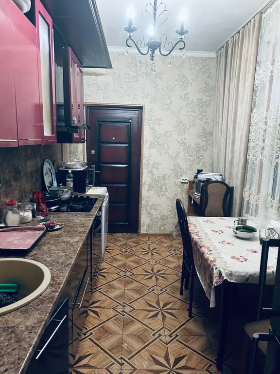 Уютная комната с видом на горы