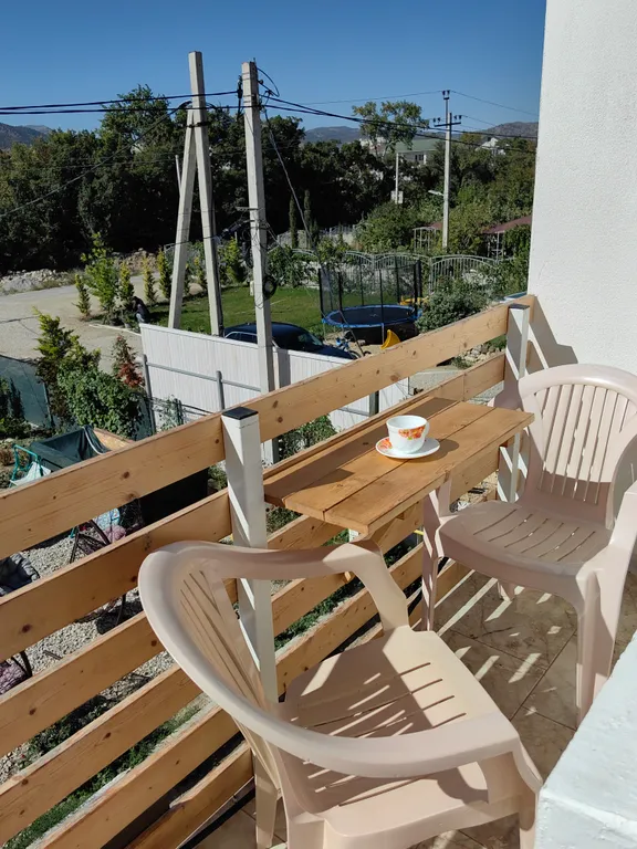 Квартира Квартира Студия с отоплением, кухней, стиралкой, балконом, парковкой, беседкой — Судак