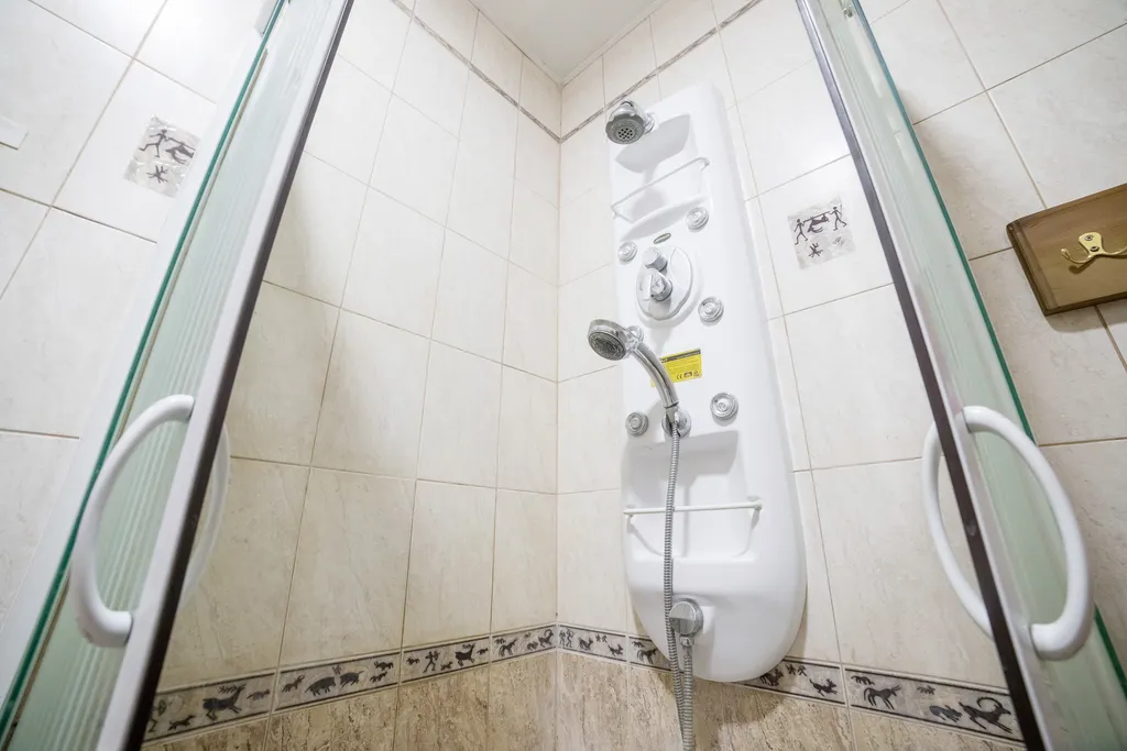 Светлая квартира в элитном доме с парковкой в самом центре