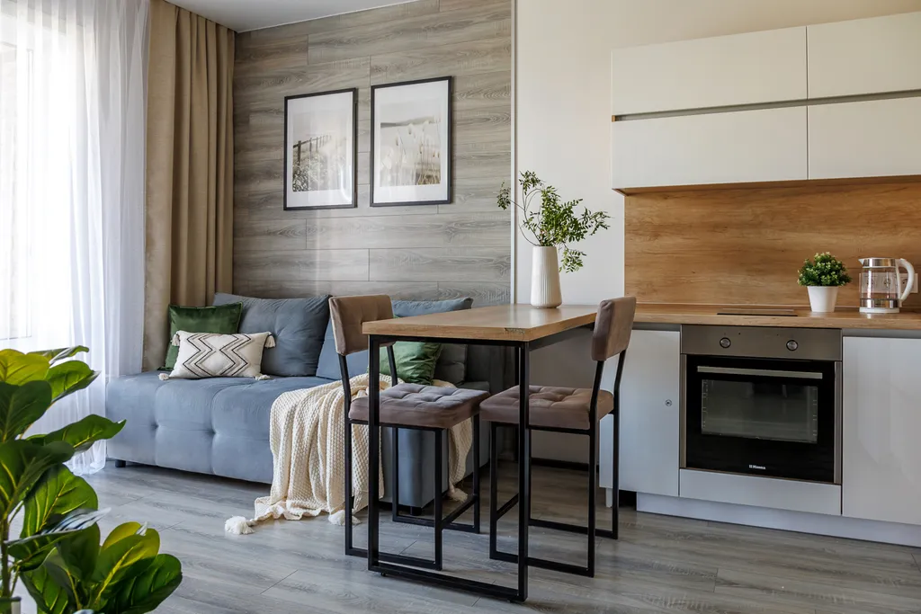 Студия возле 130 квартал с библиотекой на балконе