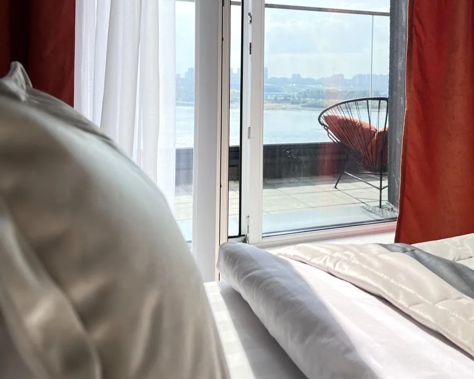 Квартира с видом на реку с террасы