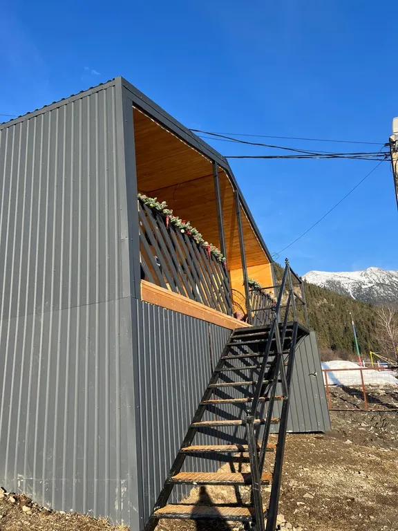 Большой шестиместный домик с двумя спальнями и гостинной кухней