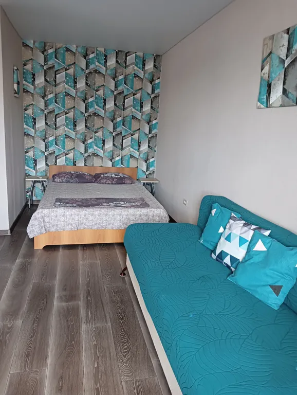 Квартира у Авроры, Алмаза