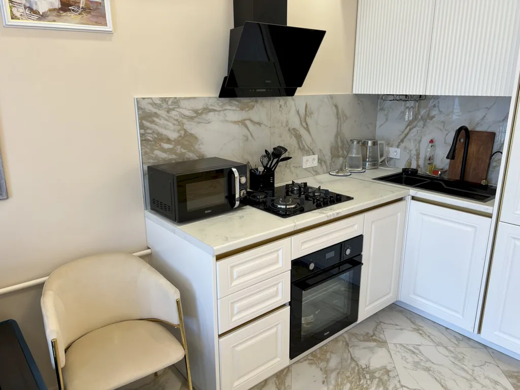 Квартира с балконом и видом на открытое море, Толстый мыс