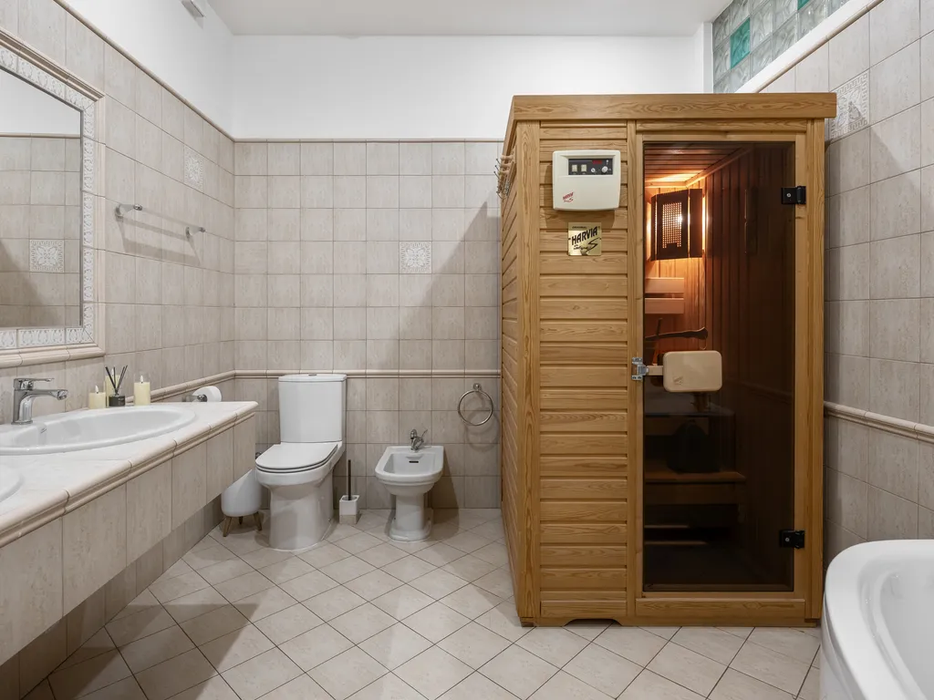 У Сретенского бульвара с сауной и двумя санузлами