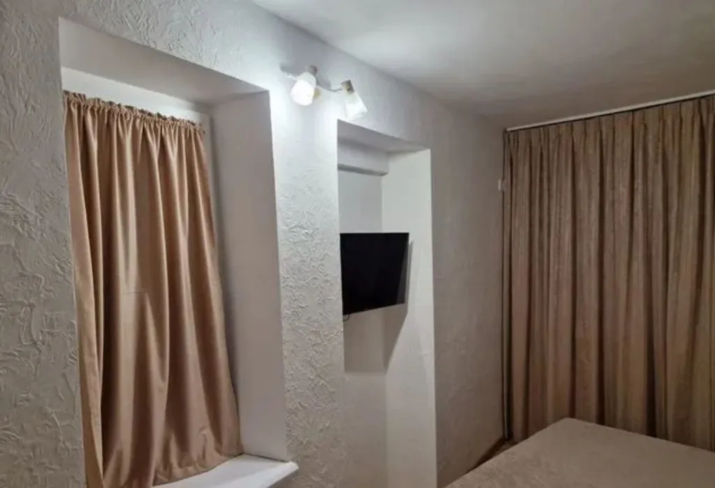 Уютная квартира с кухней, парковкой и морем за окном