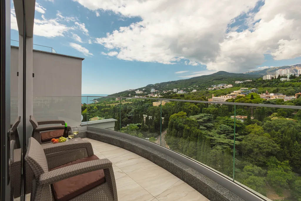 Эксклюзивная квартира с лучшим видом в приморском парке Ялты