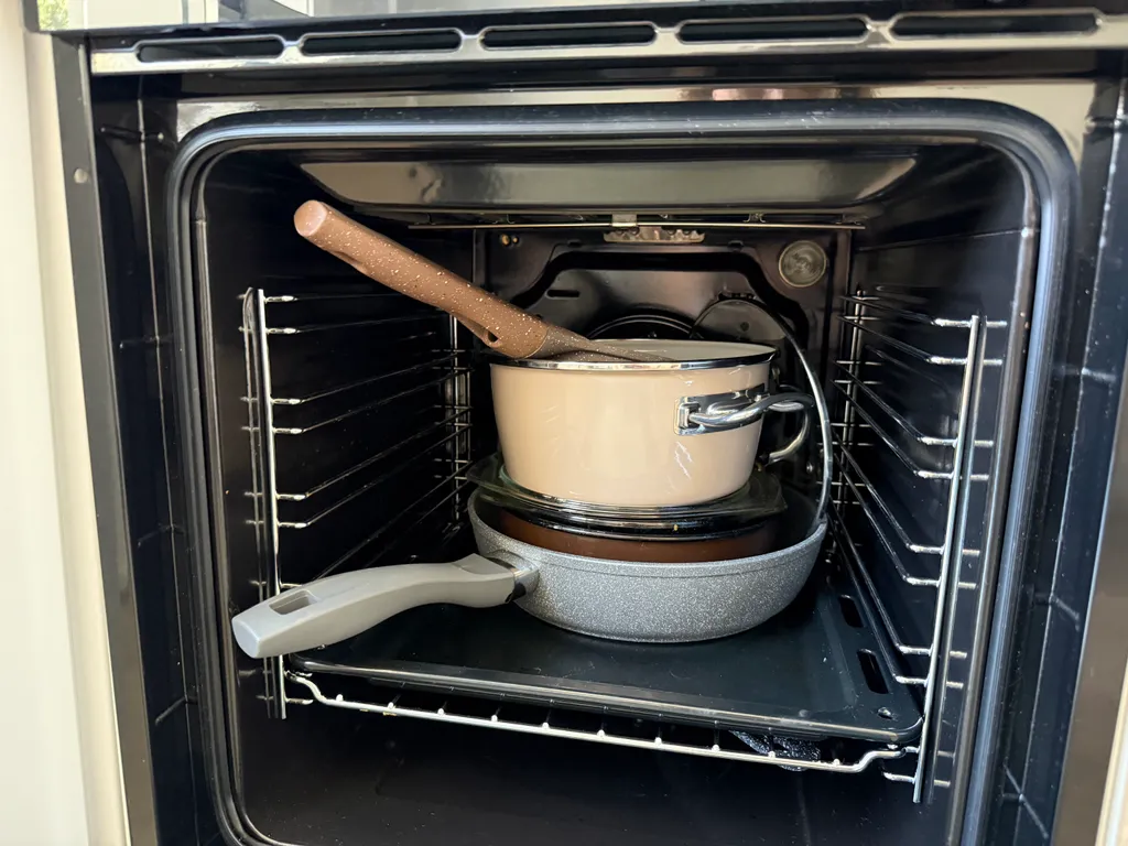 Вид на горы, рядом с парком, идеальное место для отдыха