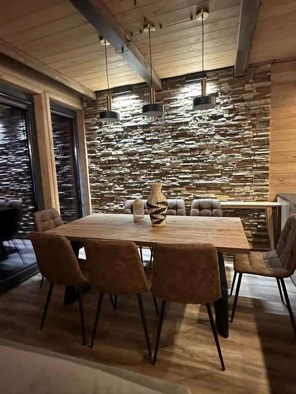 Дом в Гунибе с видом на крепость и горы