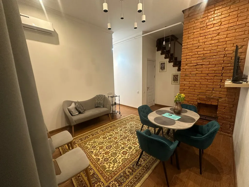 Великолепная квартира в купеческом особняке