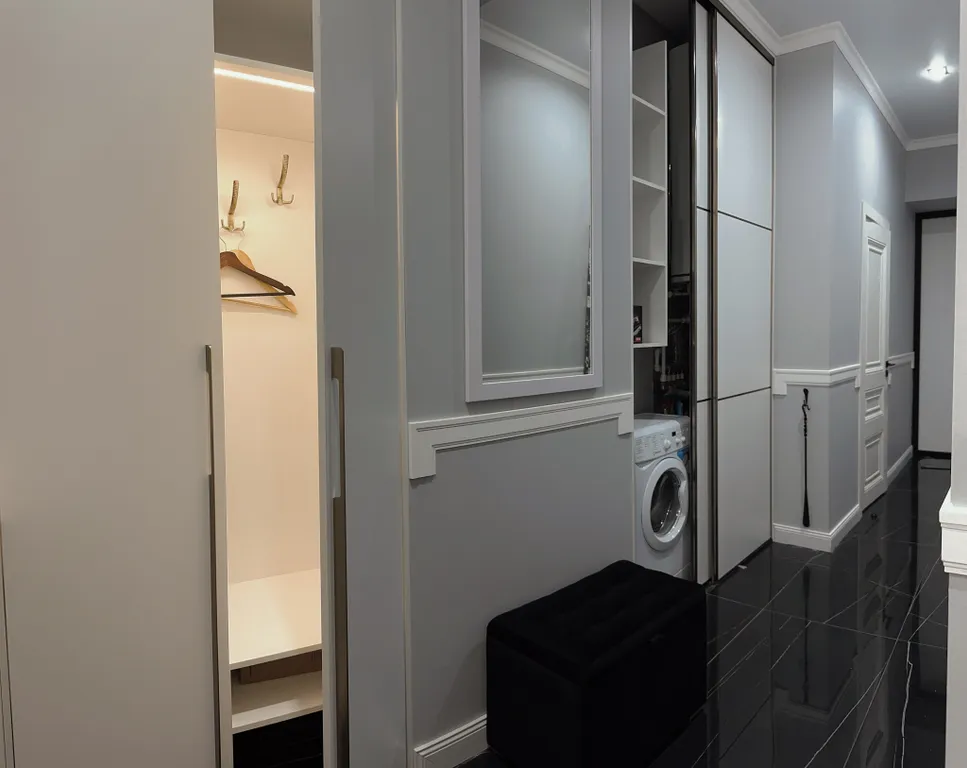 Квартира у метро с видом на старый Петербург