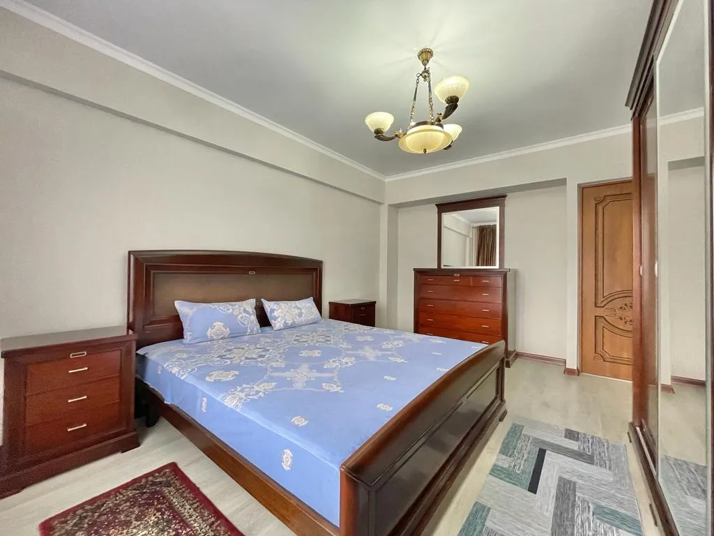 Квартира Возвращаем предоплату! Пятиместная двушка в центре, метро рядом — Алматы