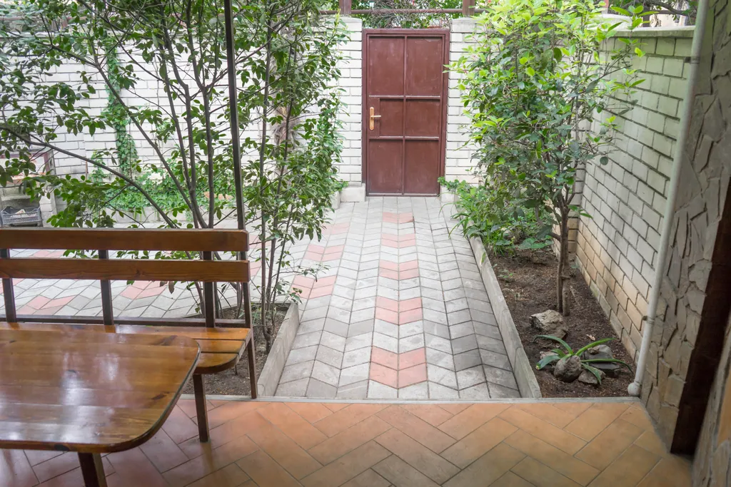 Квартира рядом с набережной со своим двором и паркингом