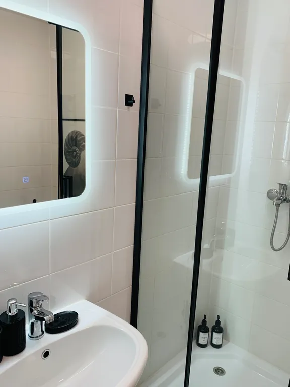 Светлая студия с видом на закат