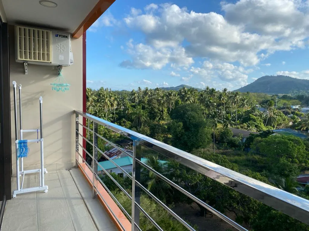 Уютная светлая квартира с бассейном рядом с морем