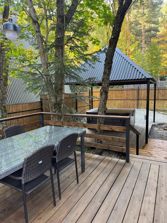 Коттедж с частной территорией и джакузи Green