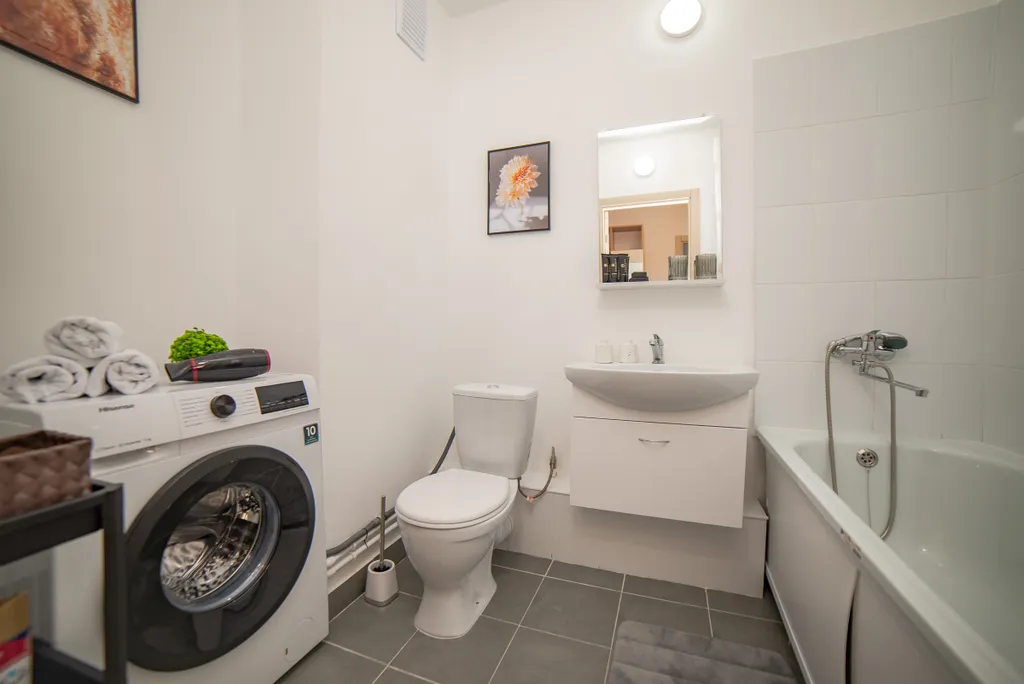 Евро 2К на Академика Ландау 36 для 4 гостей