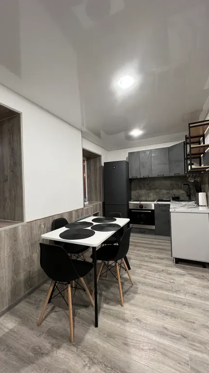 Трехкомнатная квартира с хорошим ремонтом и видом — аренда посуточно в Кировск