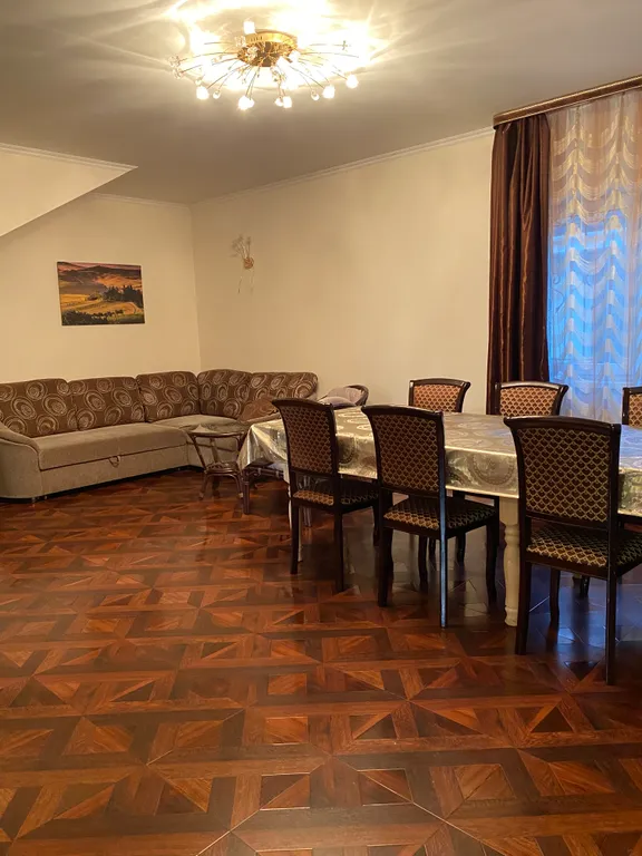 Дом с баней и бассейном