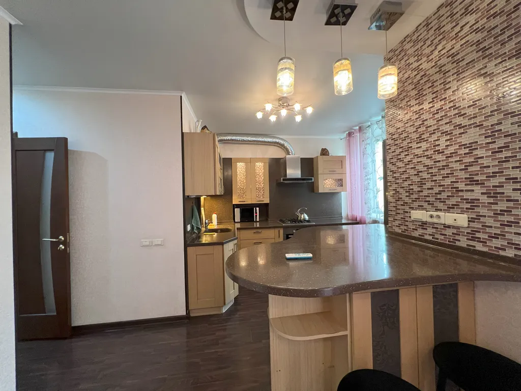 Красивая квартира на набережной