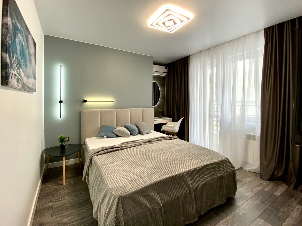 Просторная дизайнерская евродвушка бизнес-класса в центре