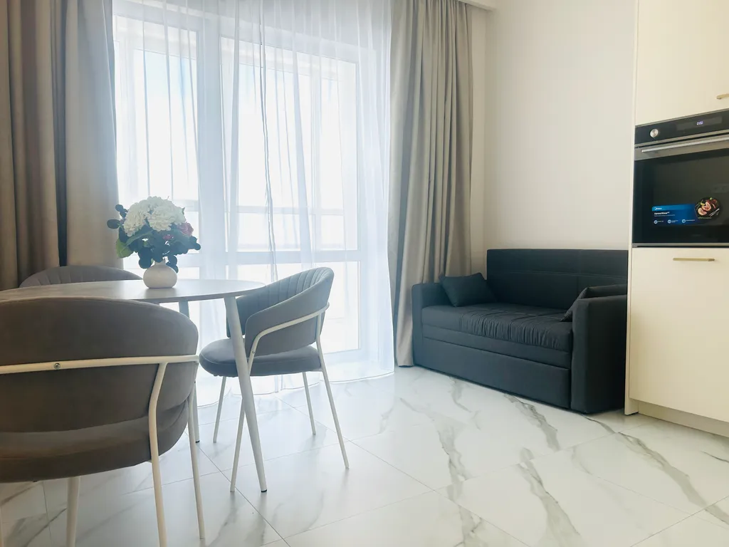 Стильные апартаменты Rich с шикарным видом на город и реку Амур.