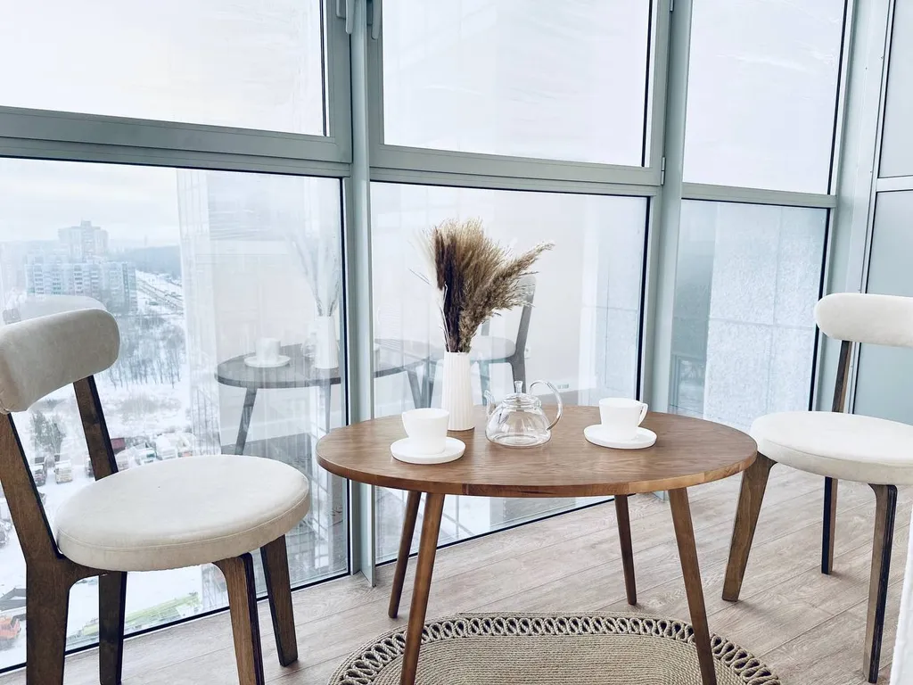 Поделам Квартира с балконом у арены Трактор