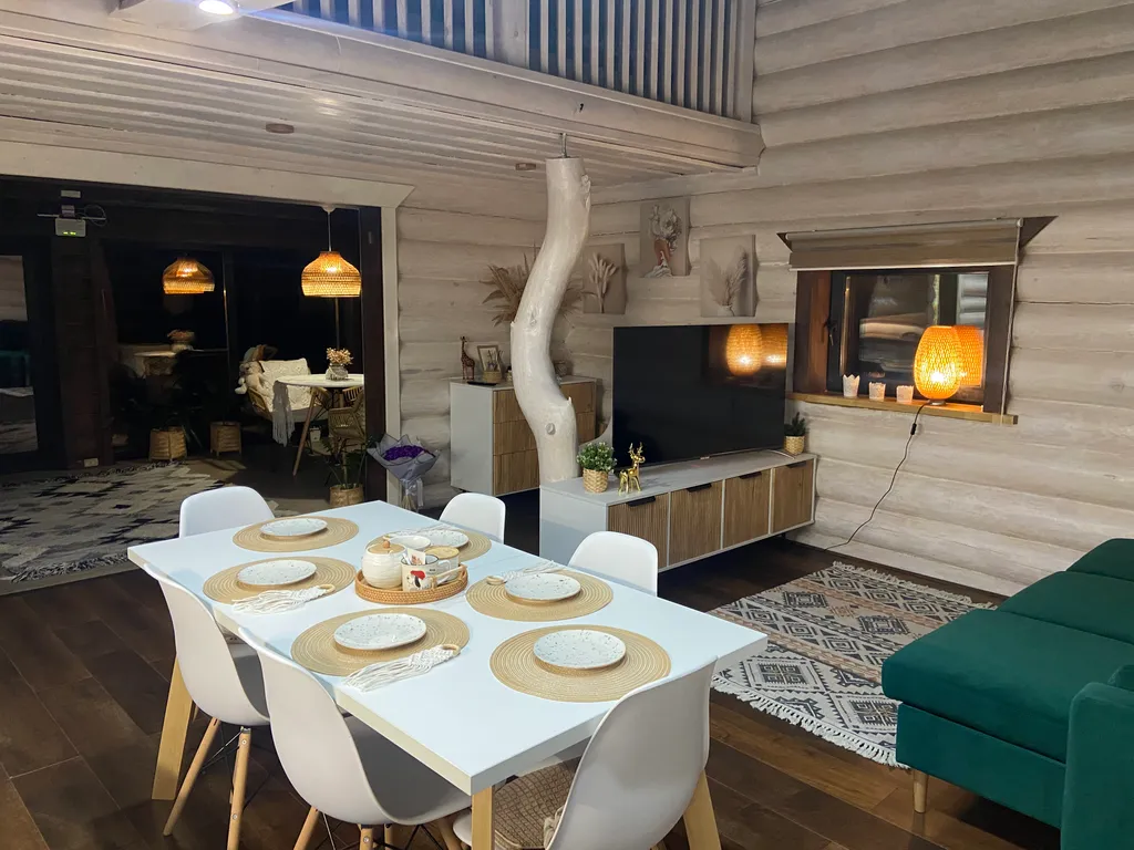 Сказочный дом в лесу