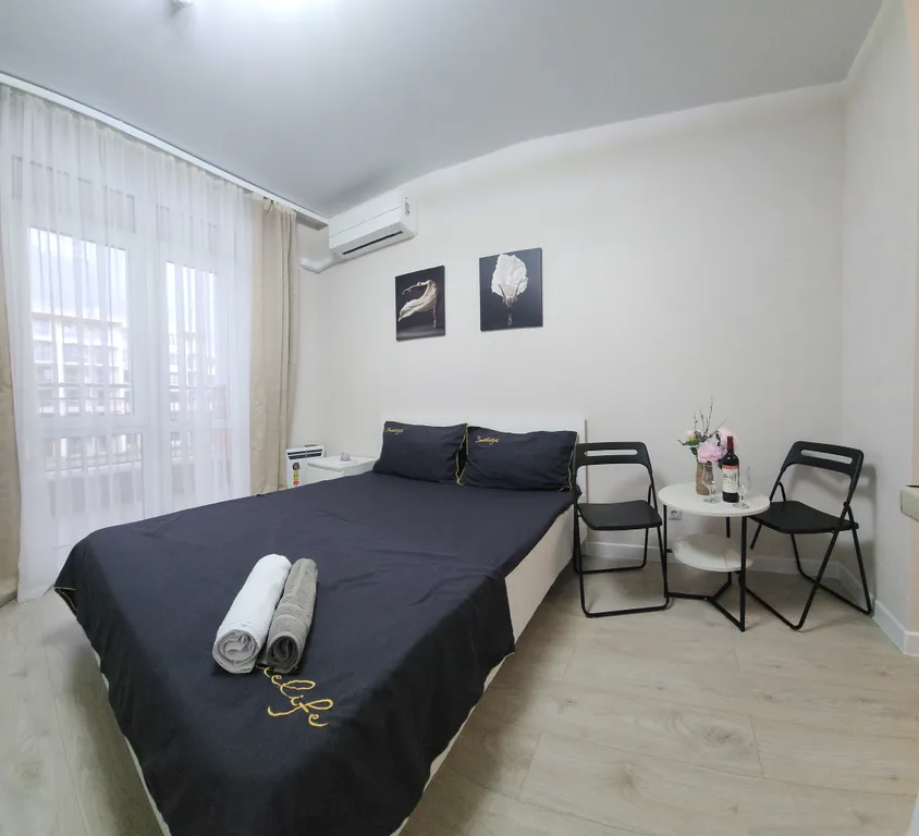 Шикарная студия с видом на бассейн