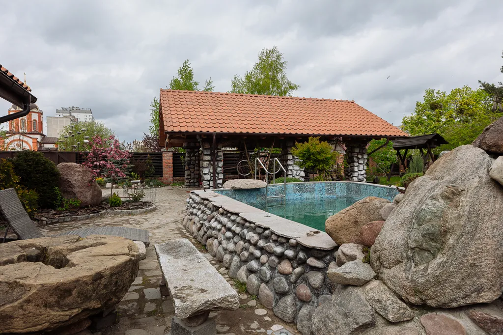 Шикарный дом из сруба с баней и бассейном