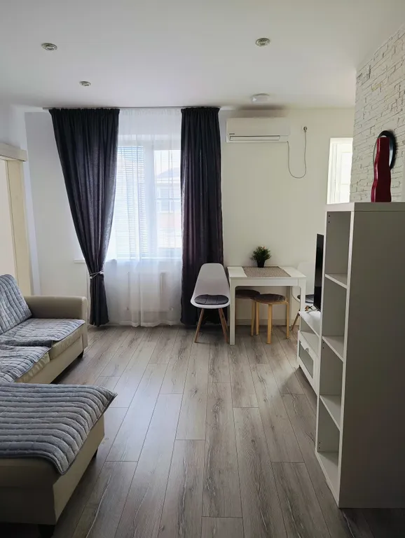 Двушка с большим телевизором