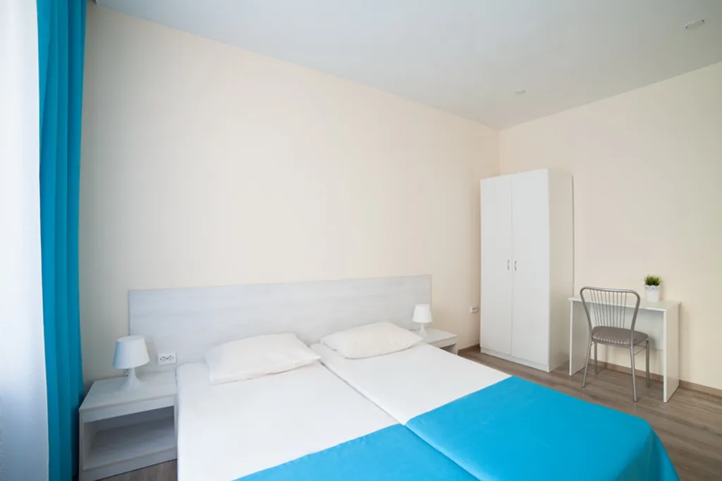 Просторная студия со спальней