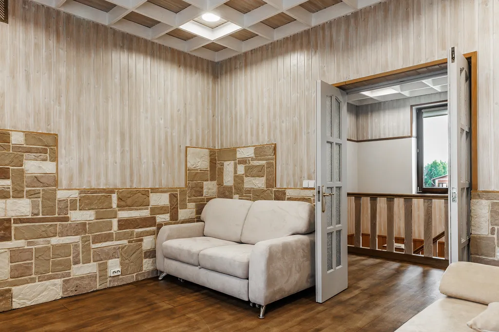 Современный дом с бассейном и сауной для большой компании