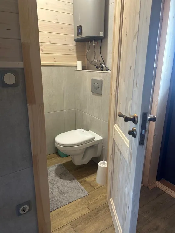 Уютный дом с прекрасным видом на лес и озеро