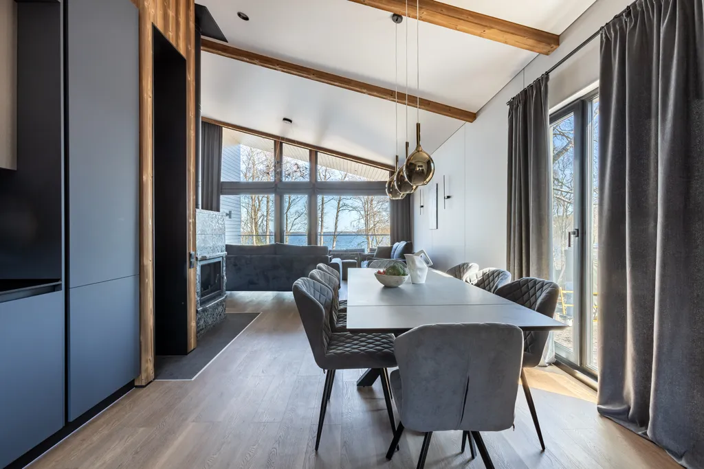 Коттедж на берегу озера с сауной