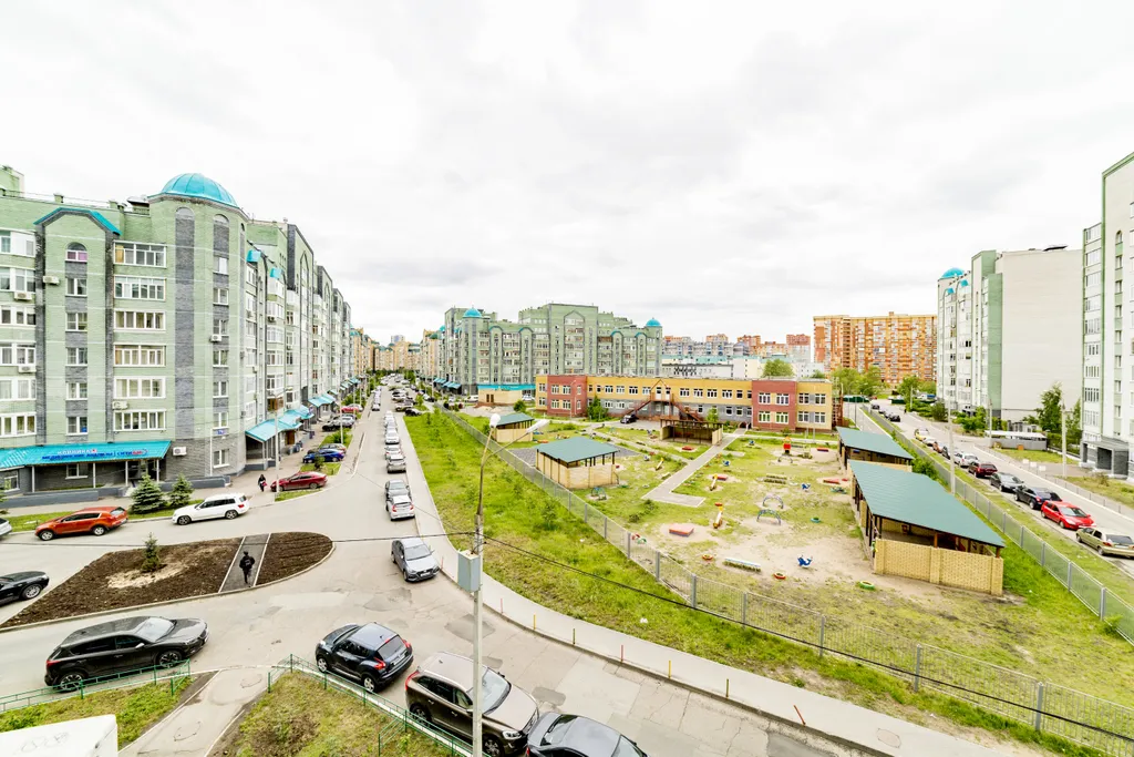3-комнатная квартира, 15 минут до центра на автомобиле, с парковкой у дома