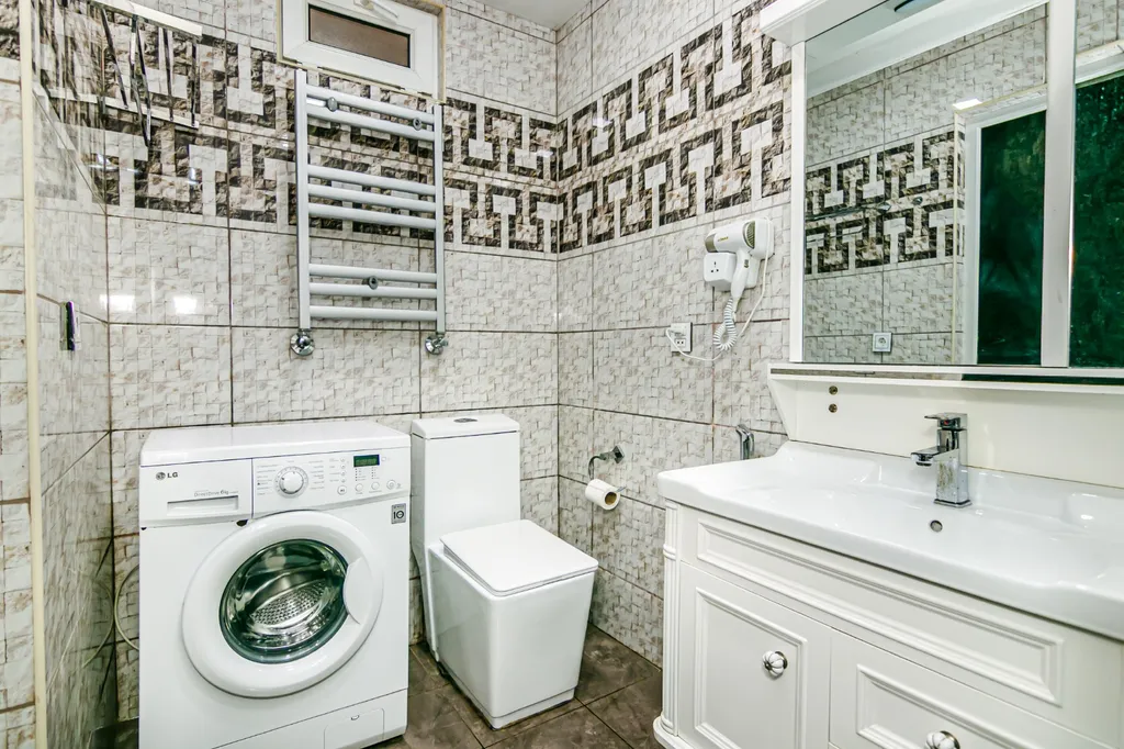 Mojo home i̇n the fountain