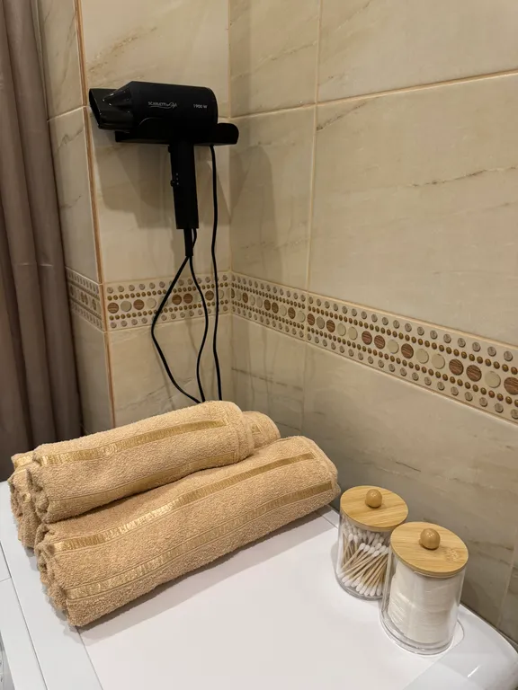 Уникальная студия с видом на стадион, арт-декором и PlayStation