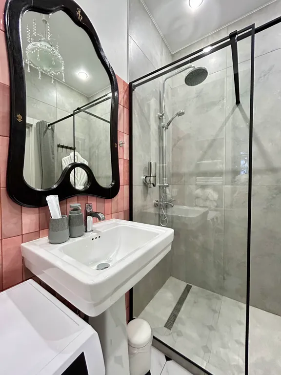 Уникальная видовая 2-комнатная студия в историческом центре