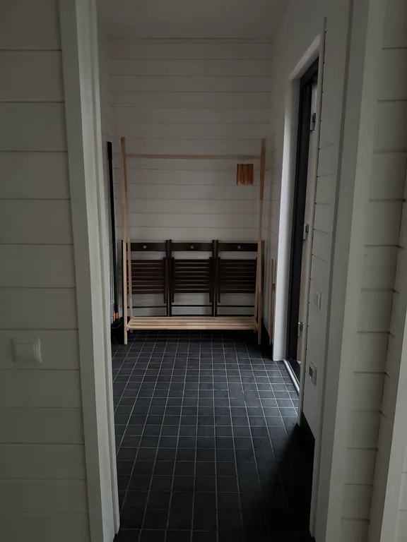 Дом в лесу рядом с озером