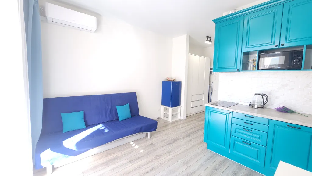 Студия с видом на бассеин