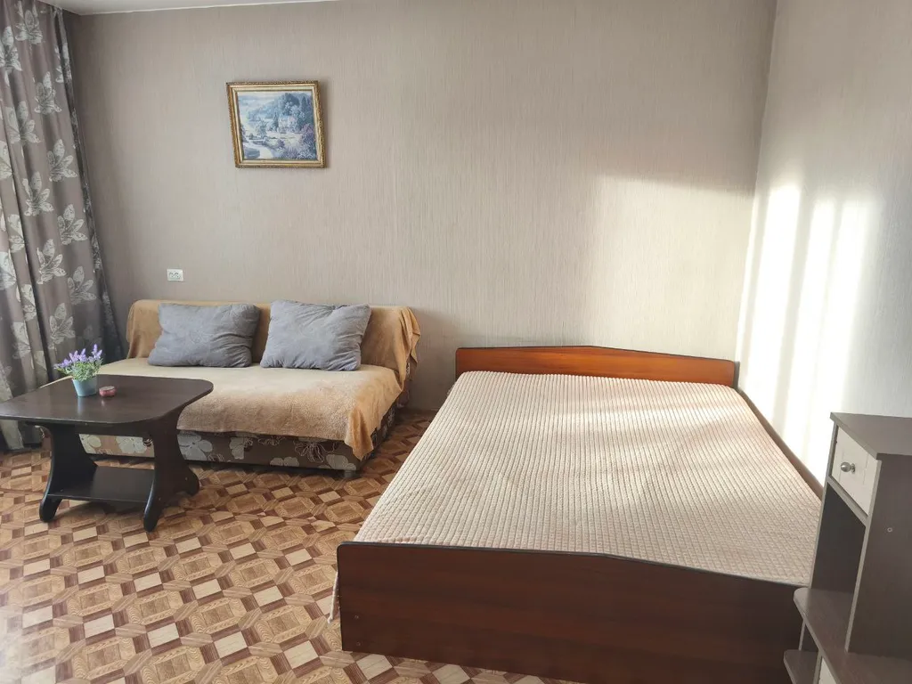 Квартира Квартира с видом на тихий двор в центре Взлетки. — Красноярск