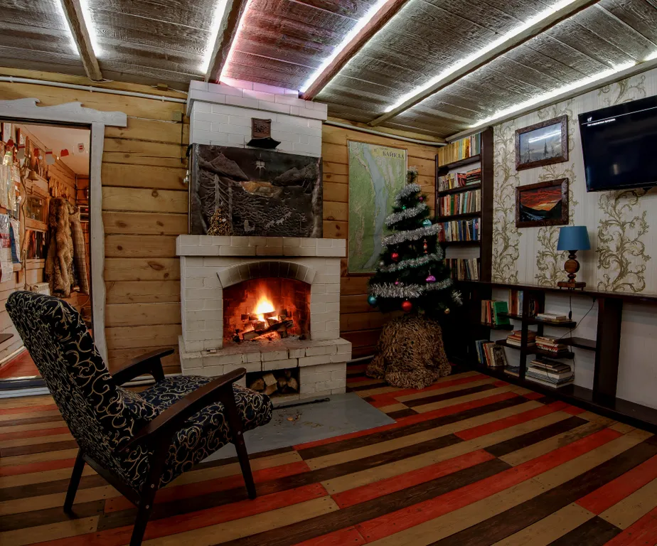 Уютный дом с камином на байкале